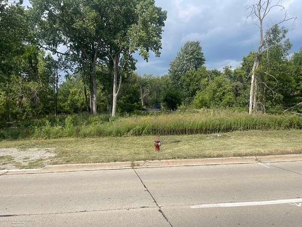 1 Acre of Residential Land for Sale in Fraser, Michigan