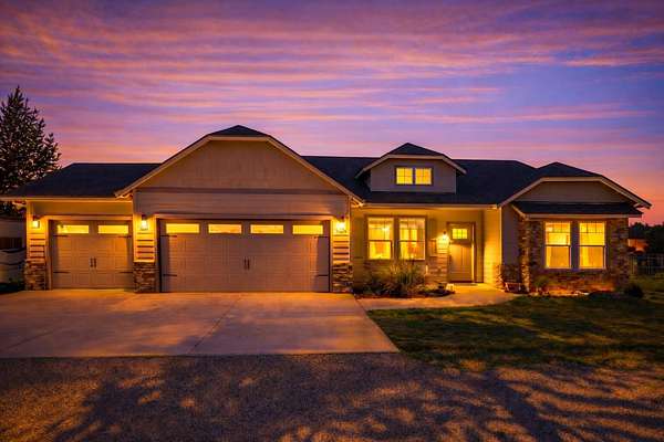 2 Acres of Land with Home for Sale in La Pine, Oregon