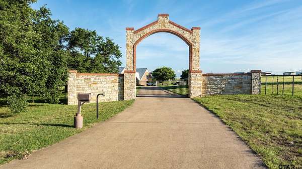 250 Acres of Agricultural Land with Home for Sale in Valley Mills, Texas