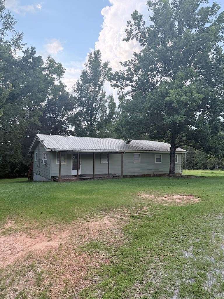 1.63 Acres of Land with Home for Sale in McIntyre, Georgia