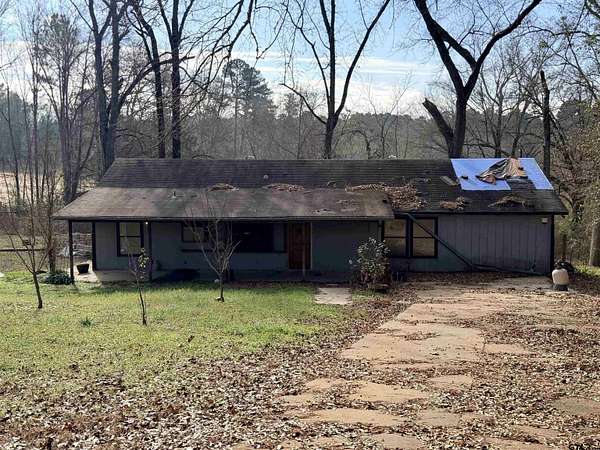 1.5 Acres of Residential Land with Home for Sale in Tyler, Texas