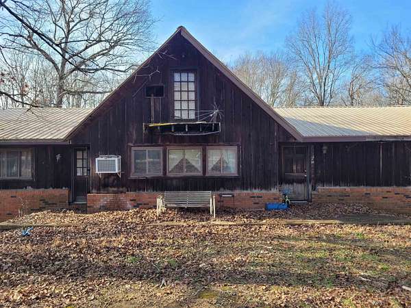 3 Acres of Residential Land with Home for Sale in Collinwood, Tennessee