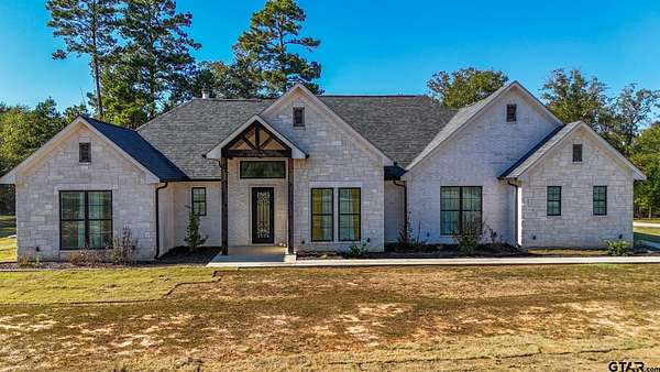 3.34 Acres of Residential Land with Home for Sale in Longview, Texas