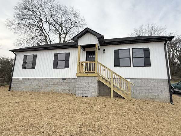 38 Acres of Land with Home for Sale in Carthage, Tennessee