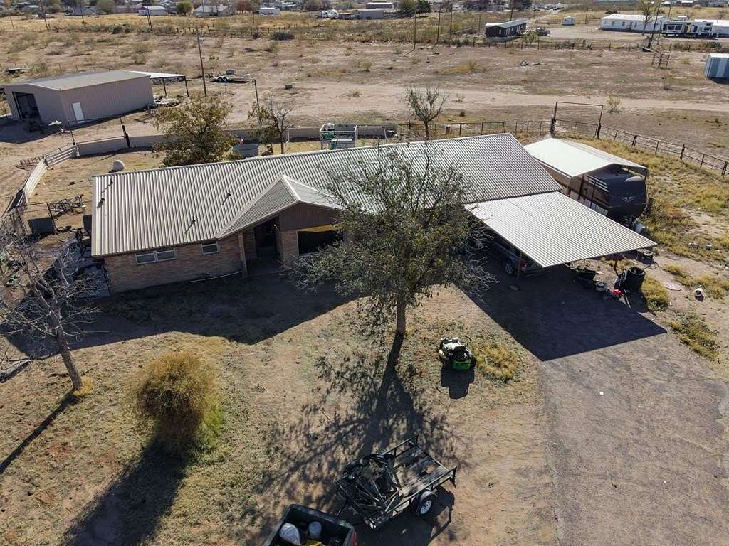 9.14 Acres of Residential Land with Home for Sale in Gardendale, Texas