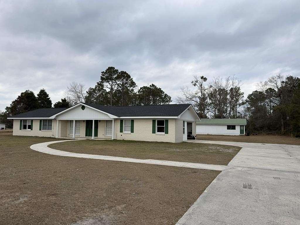 1.84 Acres of Residential Land with Home for Sale in Baxley, Georgia