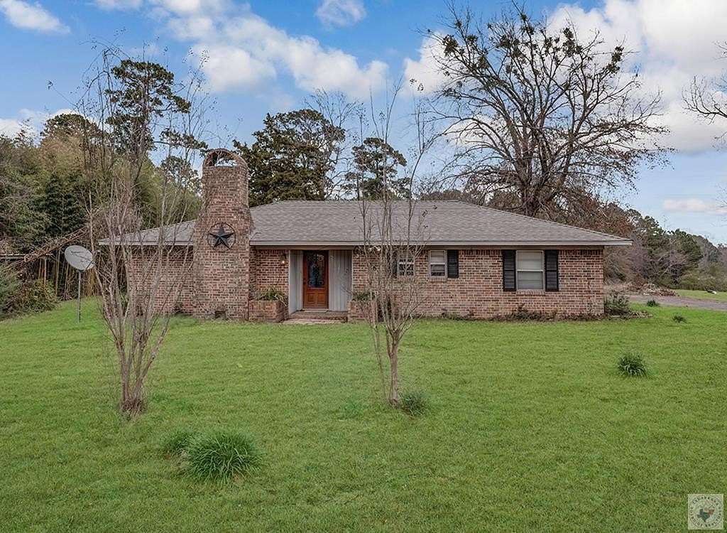 5.23 Acres of Residential Land with Home for Sale in Atlanta, Texas