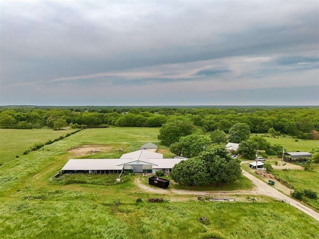 10 Acres of Land with Home for Sale in Earlsboro, Oklahoma