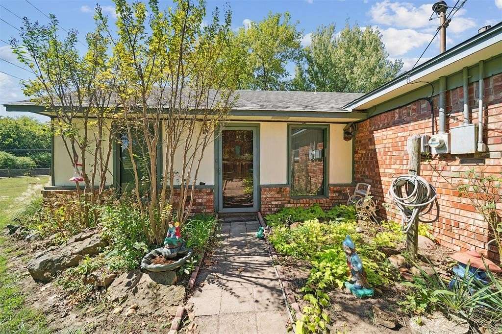 2.12 Acres of Residential Land with Home for Sale in Tulsa, Oklahoma