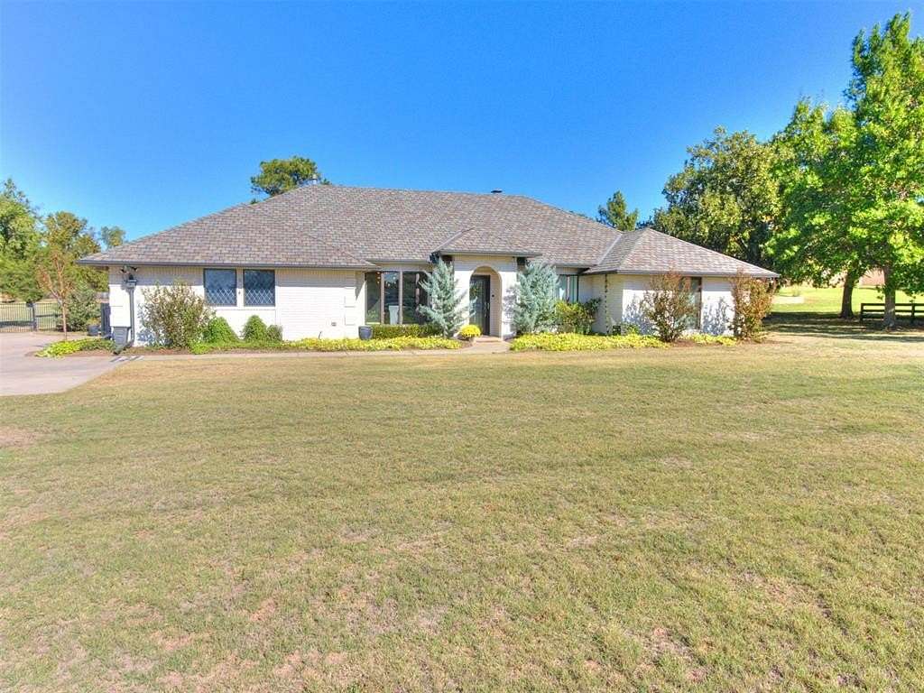 2 Acres of Residential Land with Home for Sale in Norman, Oklahoma