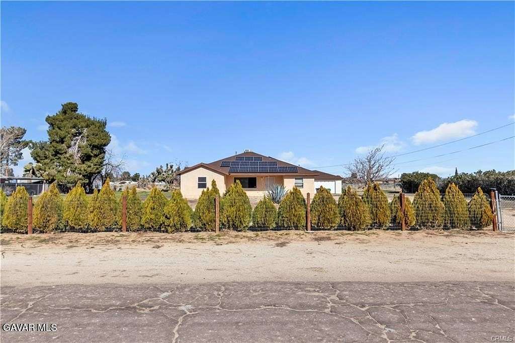 2.55 Acres of Residential Land with Home for Sale in Lancaster, California