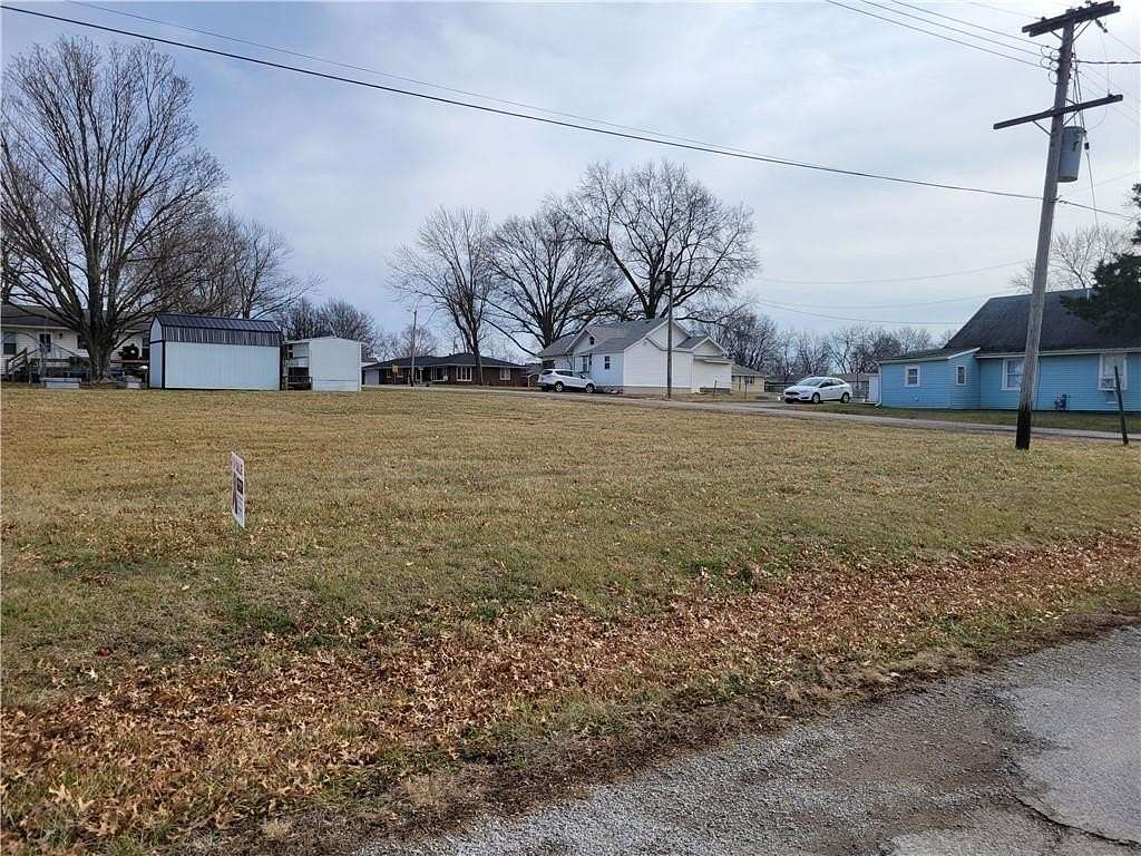 0.25 Acres of Residential Land for Sale in Hamilton, Missouri