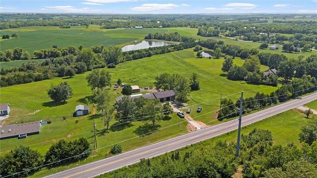 6.14 Acres of Residential Land with Home for Sale in Leavenworth, Kansas