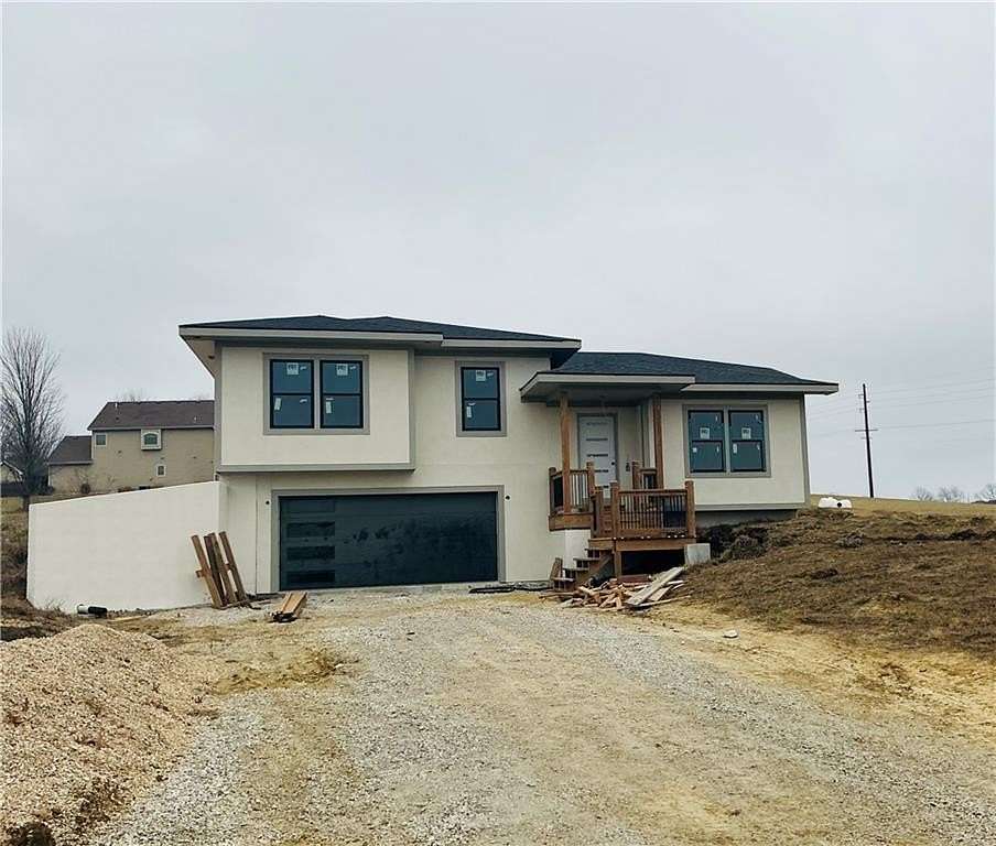 2 Acres of Residential Land with Home for Sale in Ottawa, Kansas