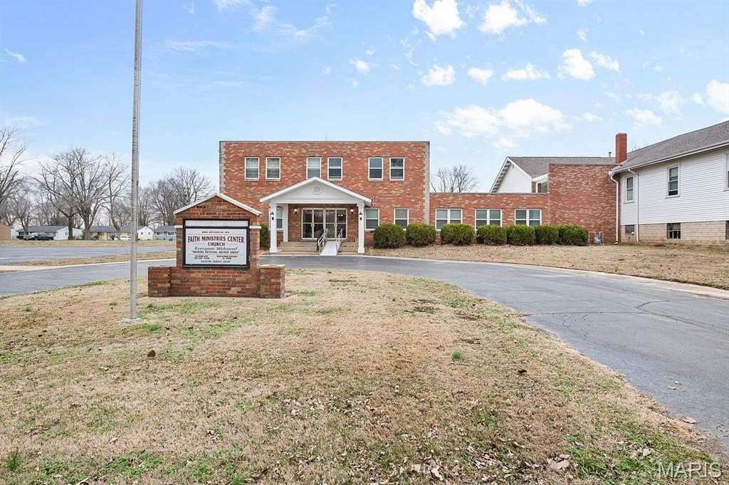 2.32 Acres of Improved Commercial Land for Sale in Caseyville, Illinois