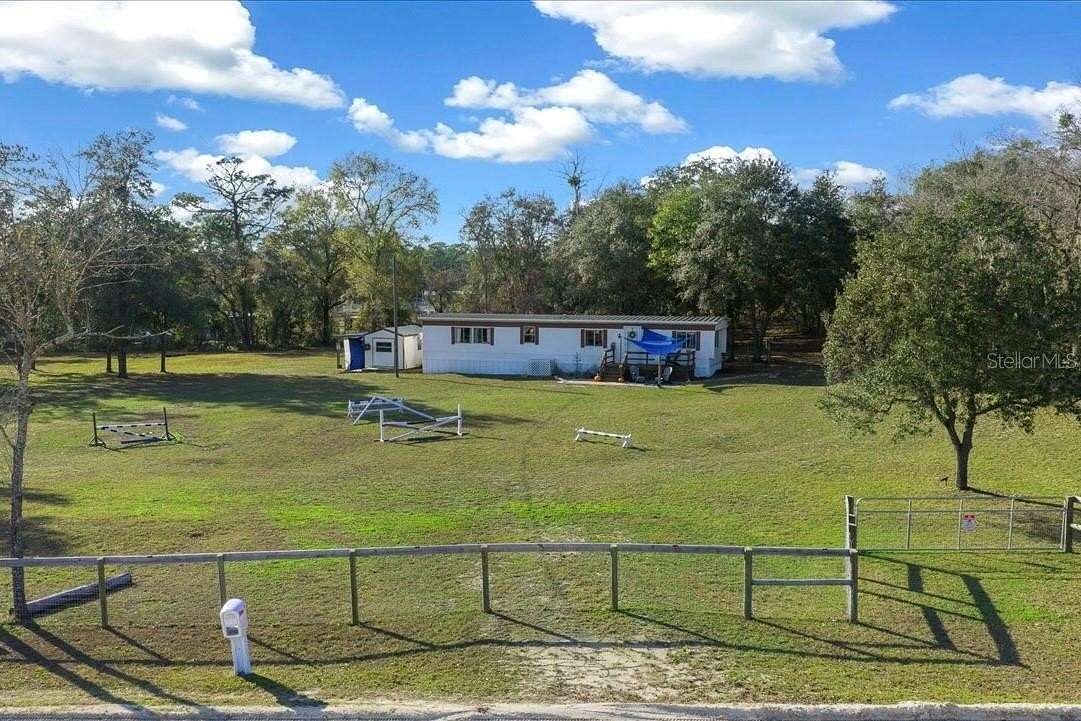 2.5 Acres of Residential Land with Home for Sale in Morriston, Florida