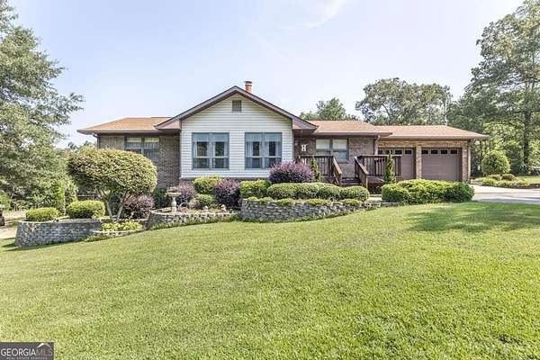 2 Acres of Residential Land with Home for Sale in Byron, Georgia