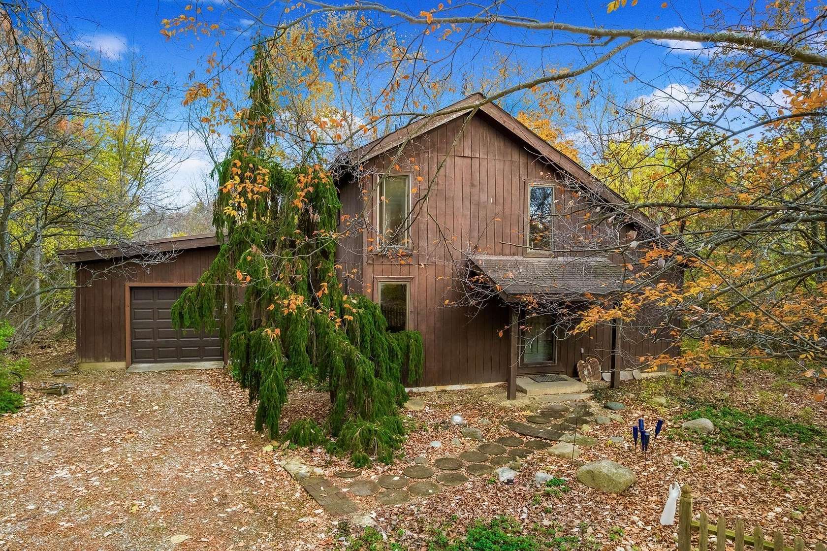 3.73 Acres of Residential Land with Home for Sale in Powell, Ohio