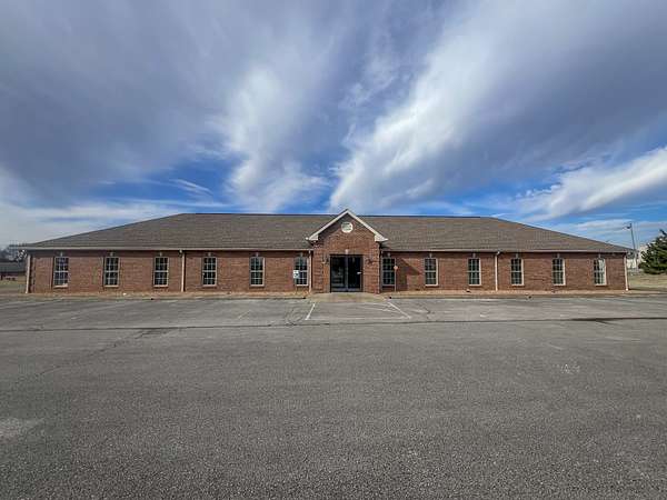 0.91 Acres of Improved Commercial Land for Lease in Oak Grove, Kentucky