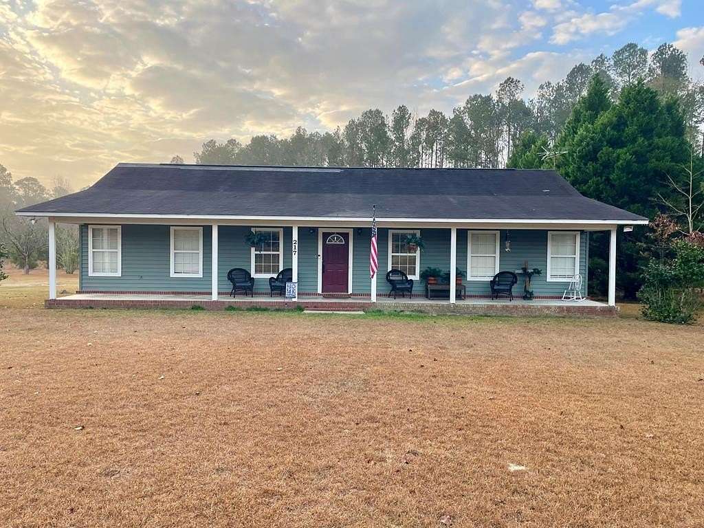 6 Acres of Residential Land with Home for Sale in Claxton, Georgia