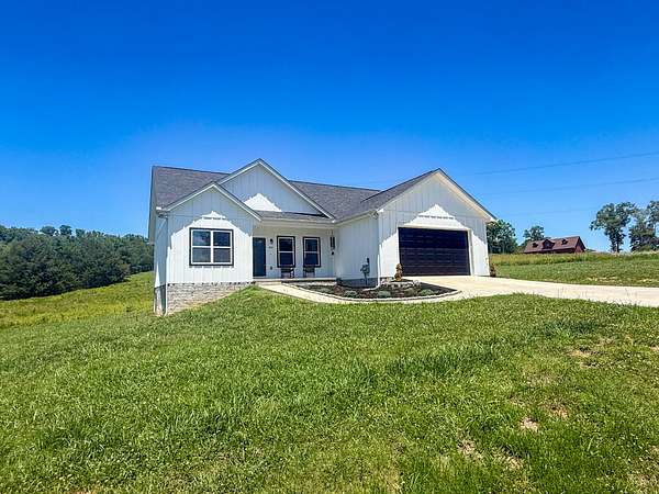 3.1 Acres of Land with Home for Sale in Dandridge, Tennessee