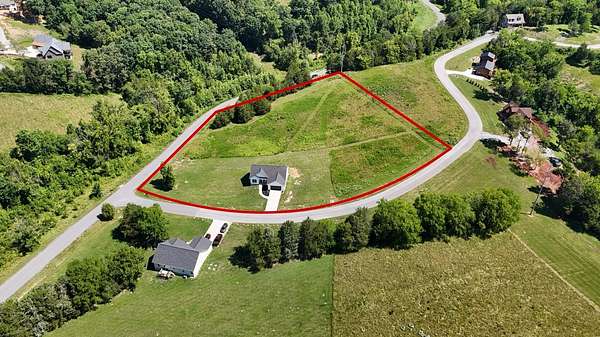 3.1 Acres of Land with Home for Sale in Dandridge, Tennessee