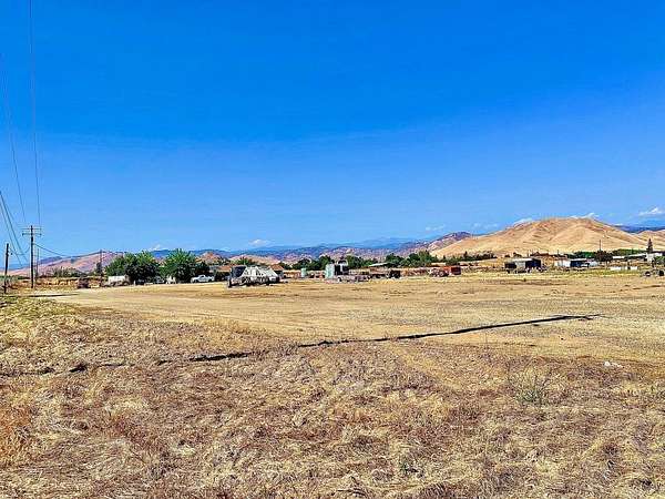 4.73 Acres of Improved Mixed-Use Land for Sale in Woodlake, California