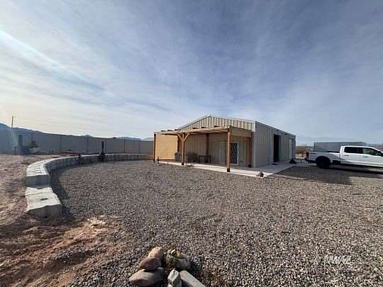 1.1 Acres of Residential Land with Home for Sale in Littlefield, Arizona