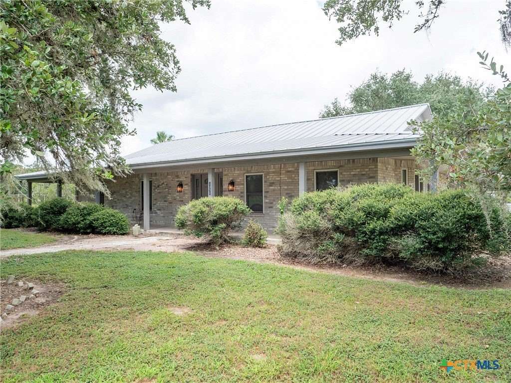 151 Acres of Land with Home for Sale in Victoria, Texas