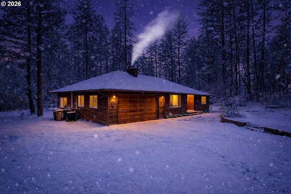 2.5 Acres of Residential Land with Home for Sale in Merlin, Oregon