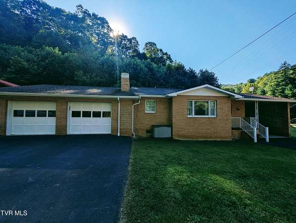 6 Acres of Residential Land with Home for Sale in Clinchco, Virginia