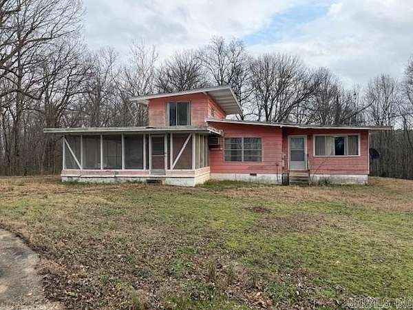 5.65 Acres of Residential Land with Home for Sale in De Valls Bluff, Arkansas