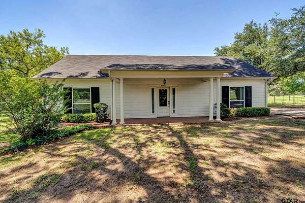 3.45 Acres of Residential Land with Home for Lease in Tyler, Texas