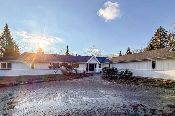 4.75 Acres of Residential Land with Home for Sale in Mettawa, Illinois