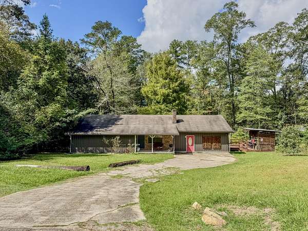 2.5 Acres of Residential Land with Home for Sale in Ellisville, Mississippi