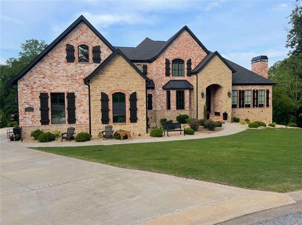 4.62 Acres of Residential Land with Home for Sale in Bentonville, Arkansas