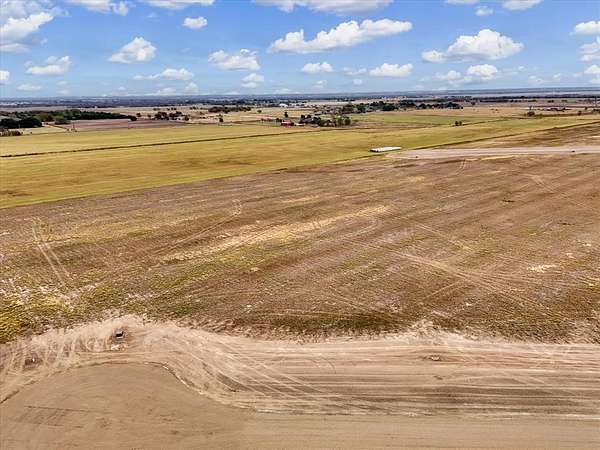 1.7 Acres of Residential Land for Sale in Elm Mott, Texas