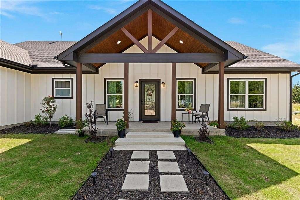 2.86 Acres of Residential Land with Home for Sale in Ennis, Texas