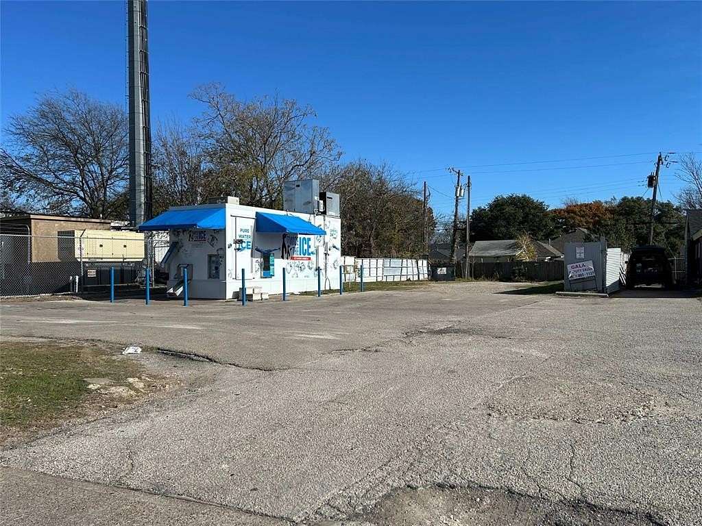 0.36 Acres of Commercial Land for Lease in Dallas, Texas