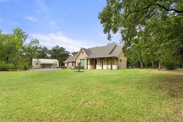 5 Acres of Residential Land with Home for Sale in Malakoff, Texas