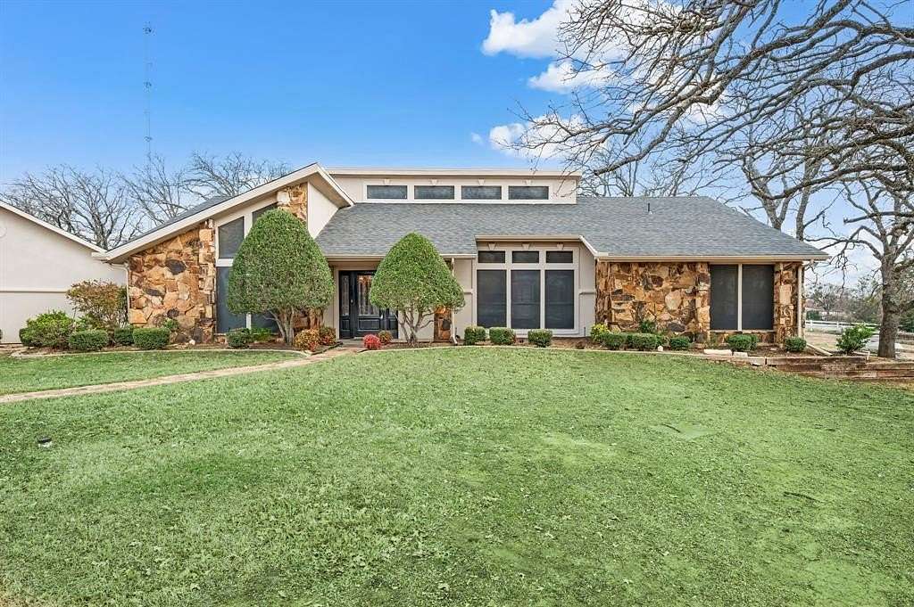 4.82 Acres of Residential Land with Home for Sale in Mansfield, Texas