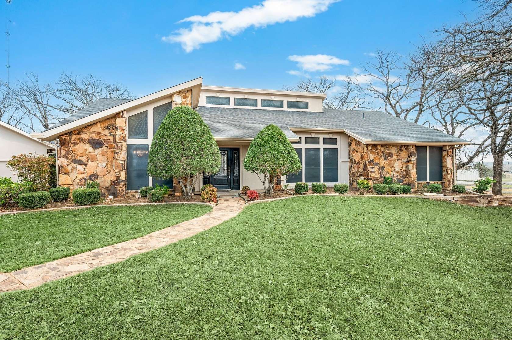 4.82 Acres of Land with Home for Sale in Mansfield, Texas
