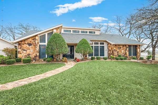4.82 Acres of Land with Home for Sale in Mansfield, Texas