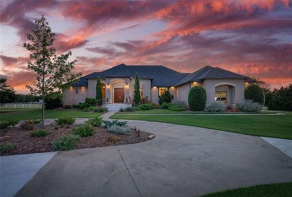 4 Acres of Residential Land with Home for Sale in Edmond, Oklahoma