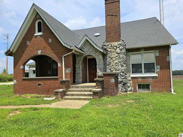 1.5 Acres of Residential Land with Home for Sale in Sedalia, Kentucky