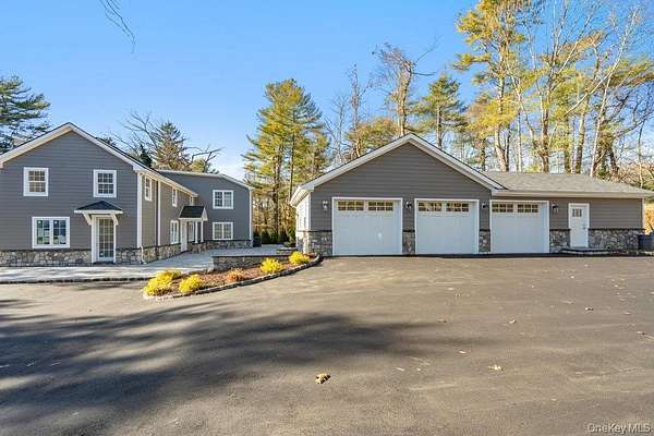 5.33 Acres of Residential Land with Home for Sale in Upper Brookville, New York