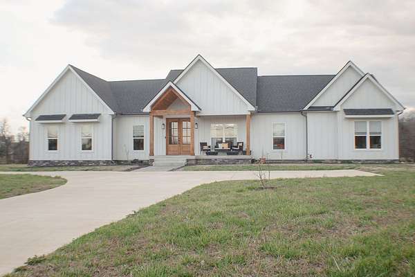 5.29 Acres of Land with Home for Sale in Gallatin, Tennessee