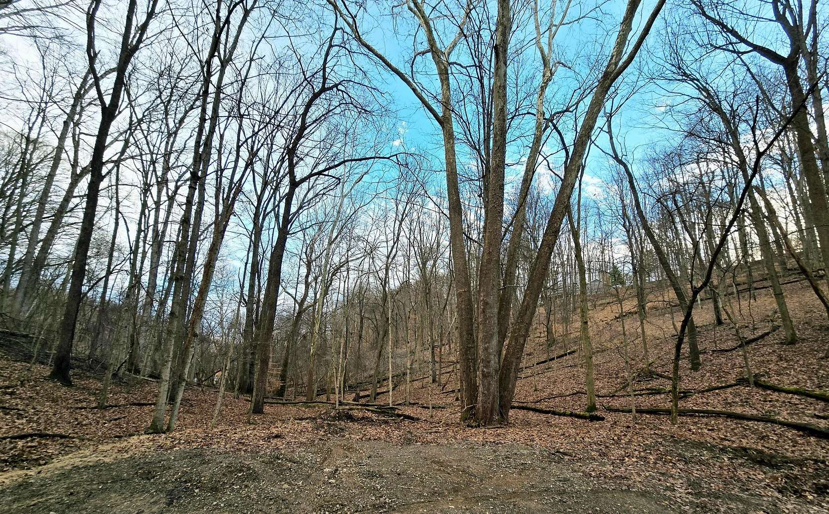 1.44 Acres of Residential Land for Sale in Hide-A-Way Hills, Ohio