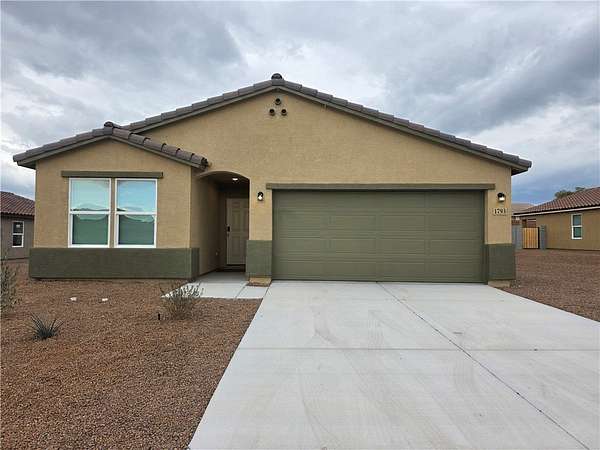 25.3 Acres of Land with Home for Lease in Fort Mohave, Arizona