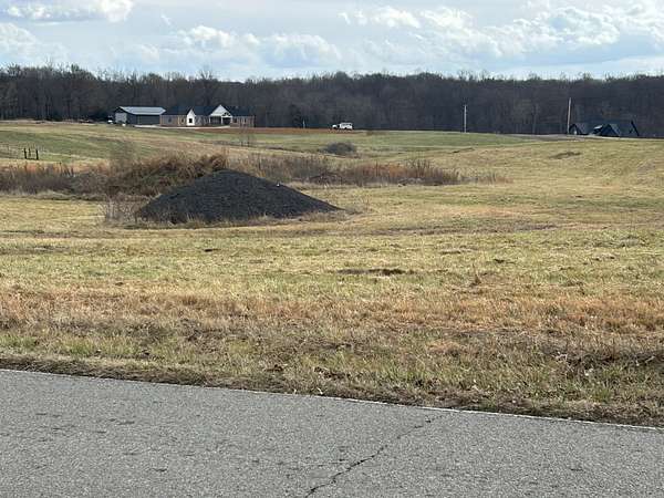 5 Acres of Residential Land for Sale in Chapmansboro, Tennessee